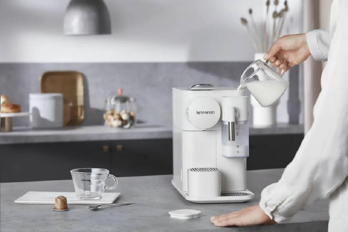 De’Longhi Lattissima One Nespresso Coffee Machine EN510.W – White
