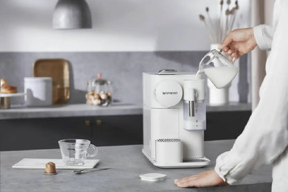 De’Longhi Lattissima One Nespresso Coffee Machine EN510.W – White
